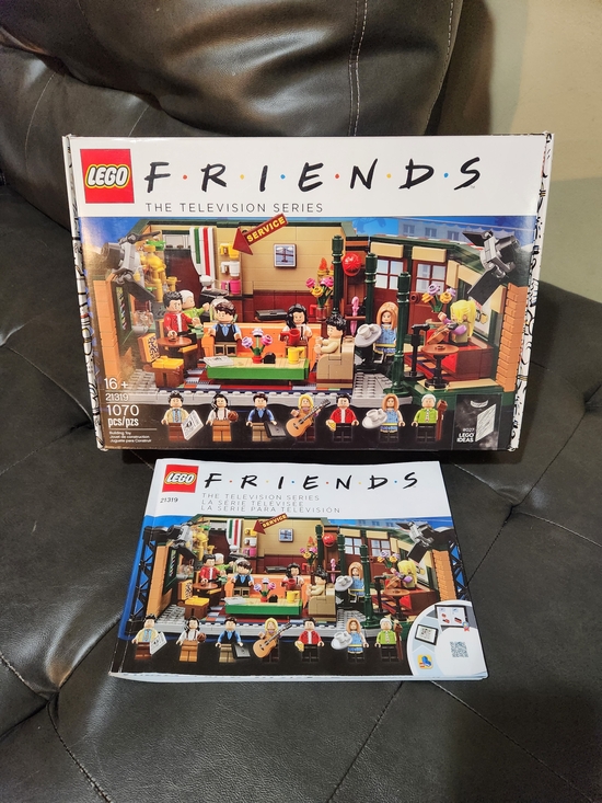 Lego Accessories - Like New LEGO FRIENDS Central Perk TV Set - Brown & Multicolor Complete!